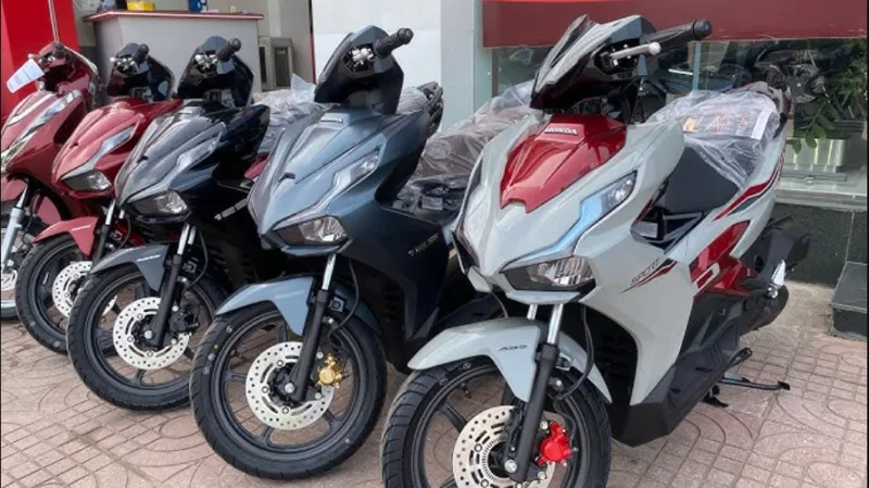 Giá Air Blade 125 có thể chênh lệch tùy khu vực, màu xe, nguồn cung và chính sách đại lý.