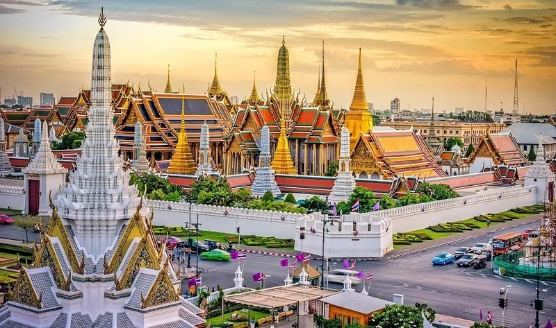 Tên dài của Bangkok gợi lên hình ảnh một kinh đô linh thiêng, tráng lệ, gắn liền với hoàng gia, Phật giáo và truyền thống Thái Lan.